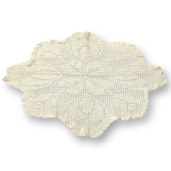 Vintage Handmade Crocheted Lace Table Topper Centerpiece Doily Cream 24" x 17" - Picture 1 of 6